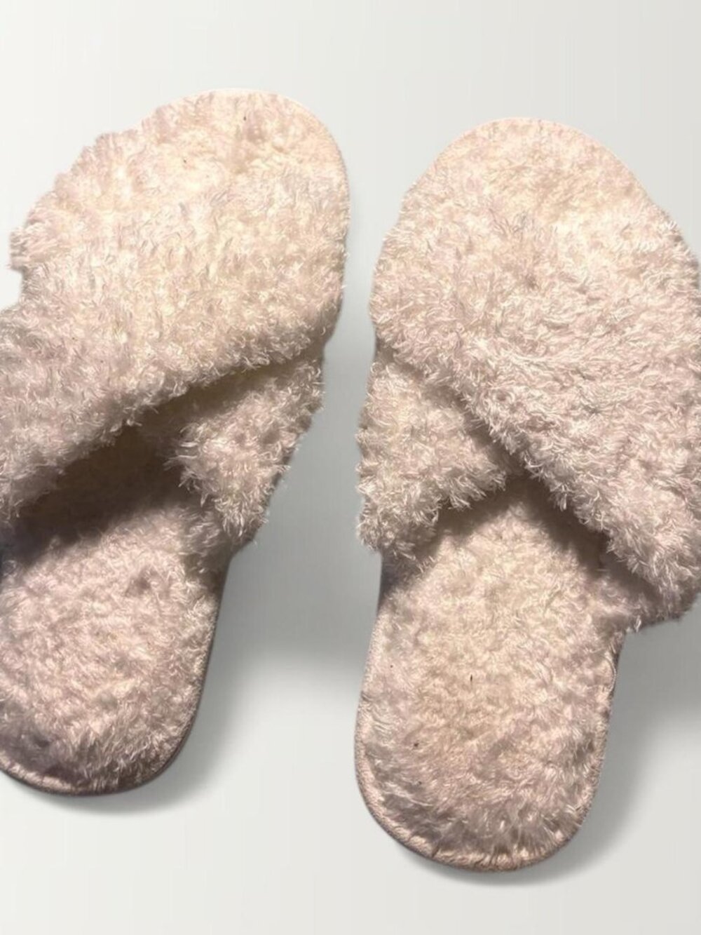 White fuzzy bathrobe slides with memory foam insoles - size 8